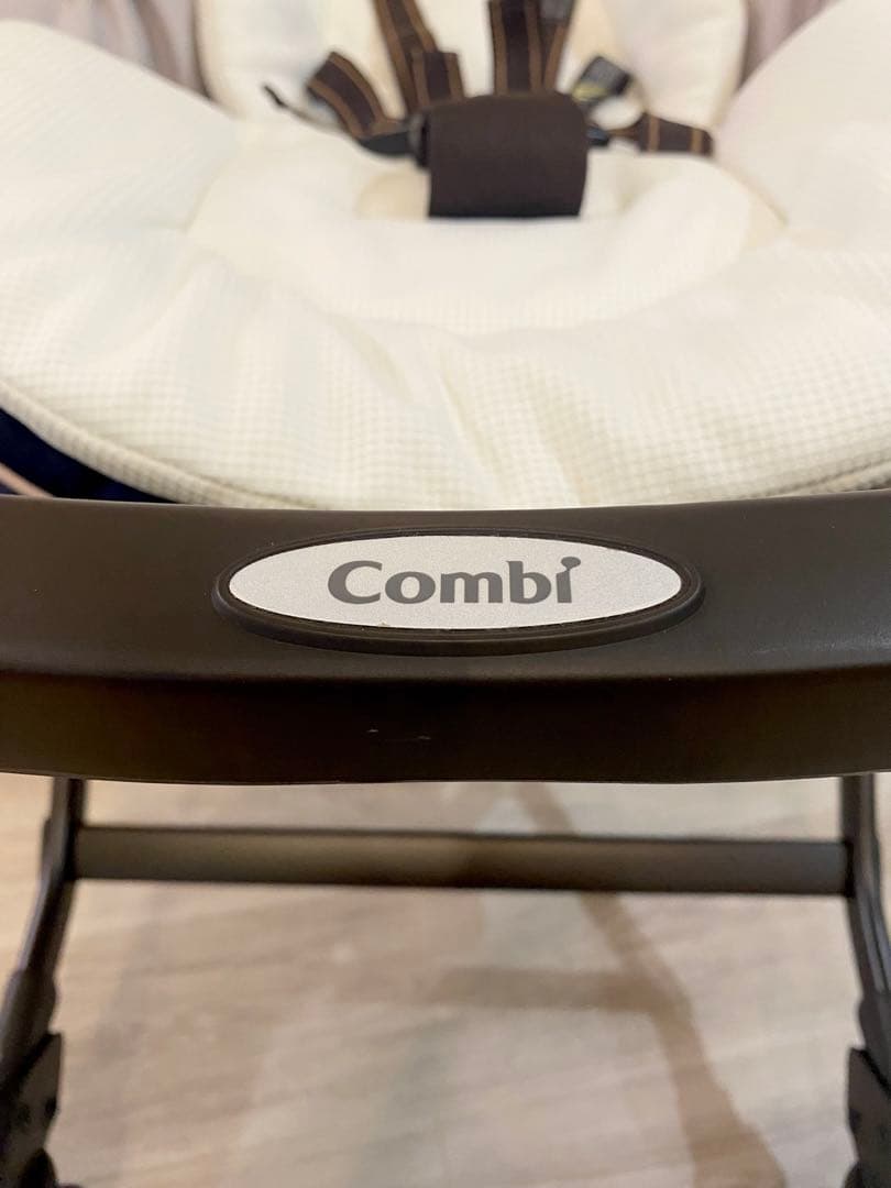 COMBI コンビ　ネムリラ シンプライト ハイローチェア テーブル　手動