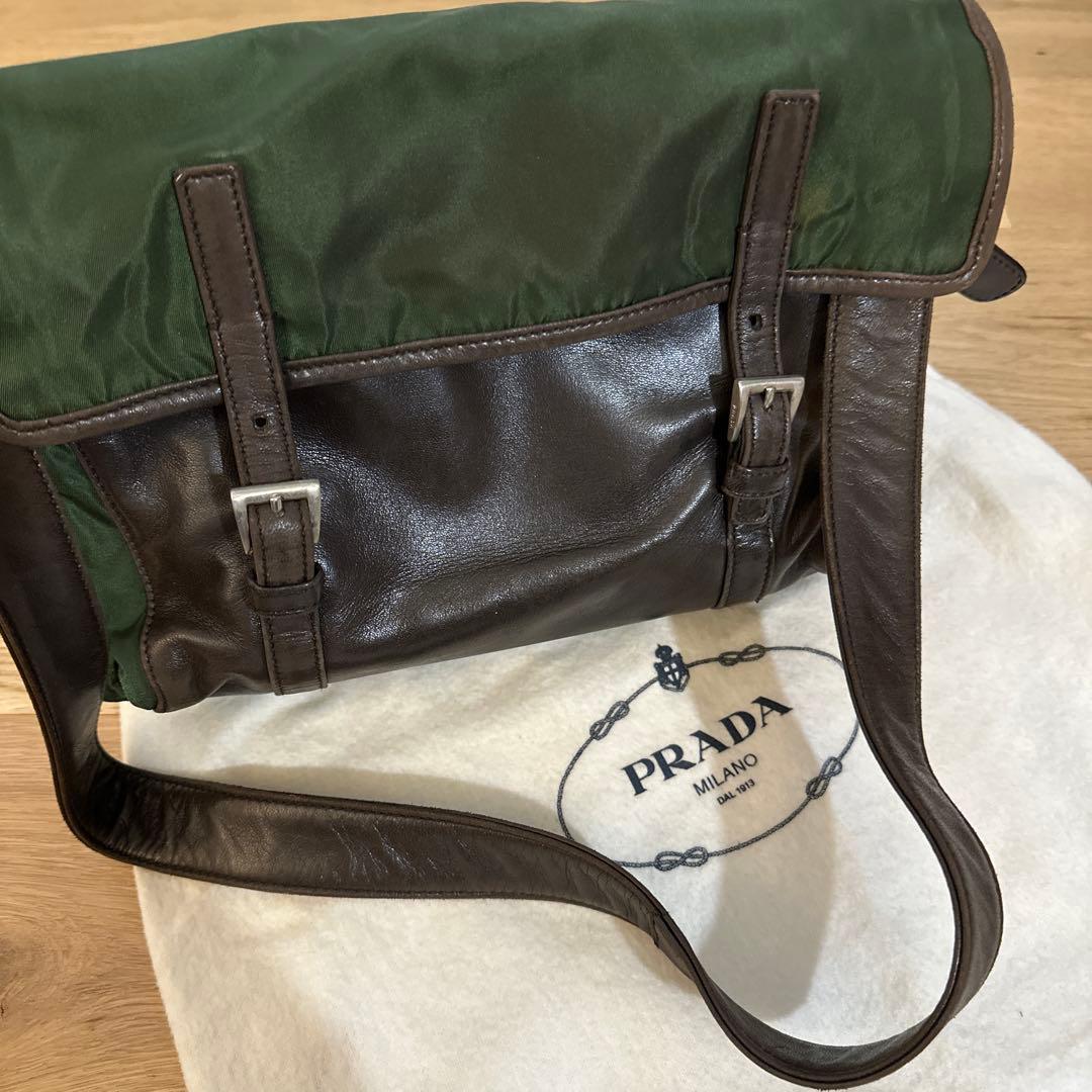 PRADA グリーン ショルダーバッグ 保存袋付き