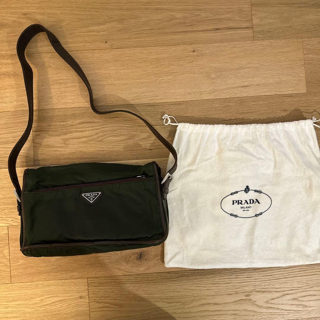 PRADA グリーン ショルダーバッグ 保存袋付き