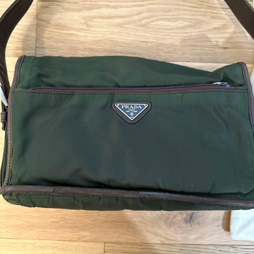 PRADA グリーン ショルダーバッグ 保存袋付き