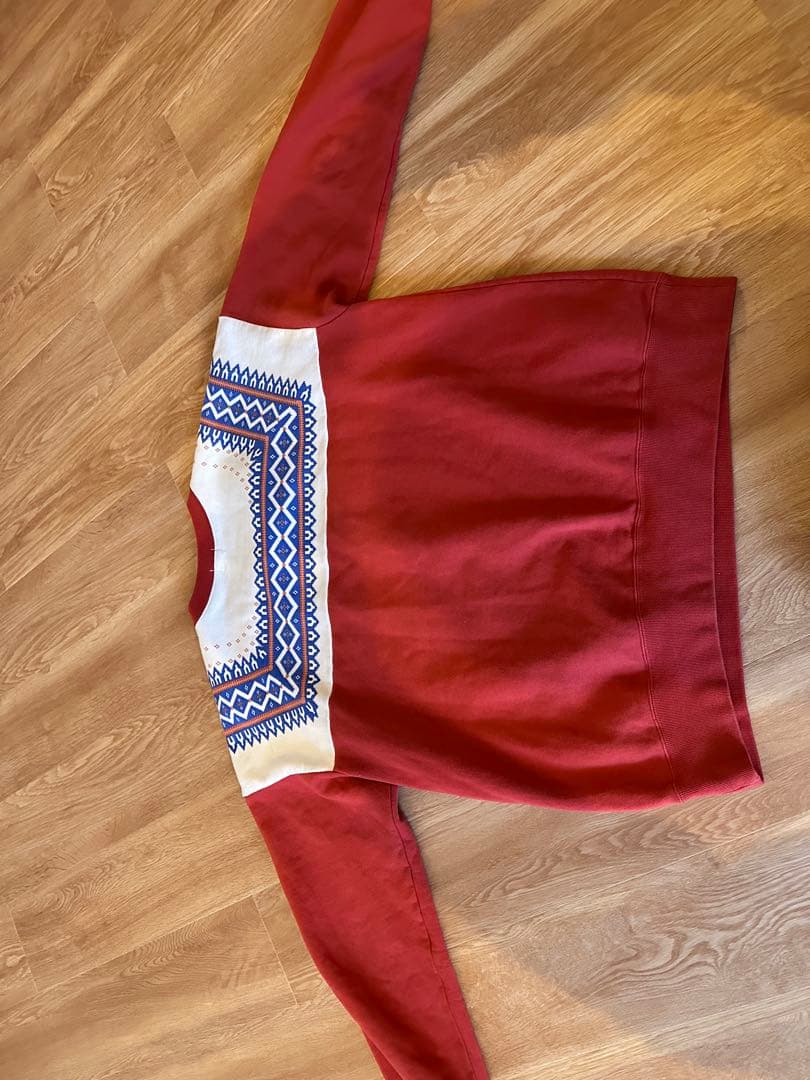 東洋エンタープライズ　ホワイツビル　スノー柄スウェット