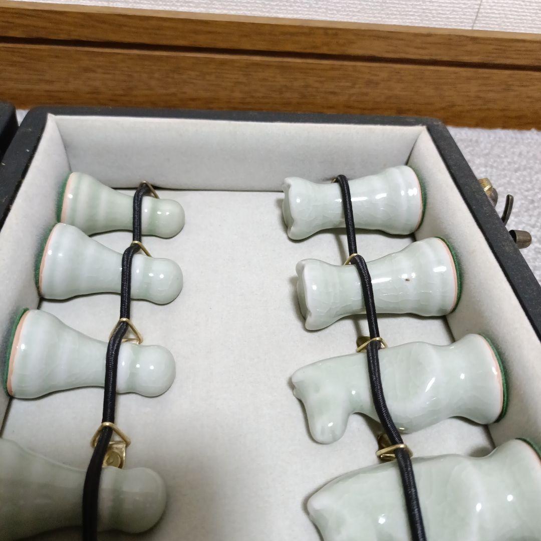 タイ　セラドン焼き陶器駒とチェスボード