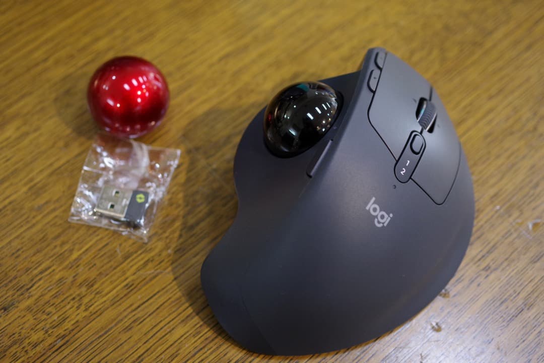 logicool MX ERGO S（黒玉+赤玉）