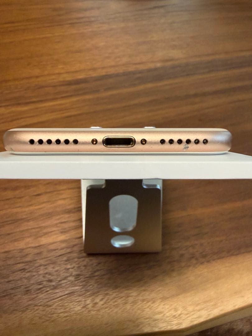 Apple iPhone 8 ゴールド　バッテリー100%