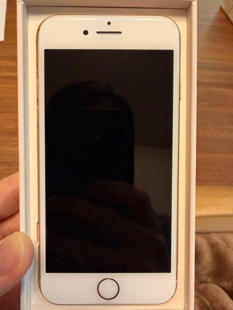 Apple iPhone 8 ゴールド　バッテリー100%