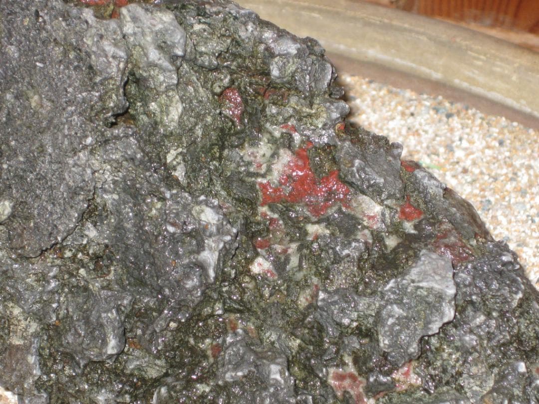 稲*曽様 水石　産地不詳　11cm x 23 x 11cm