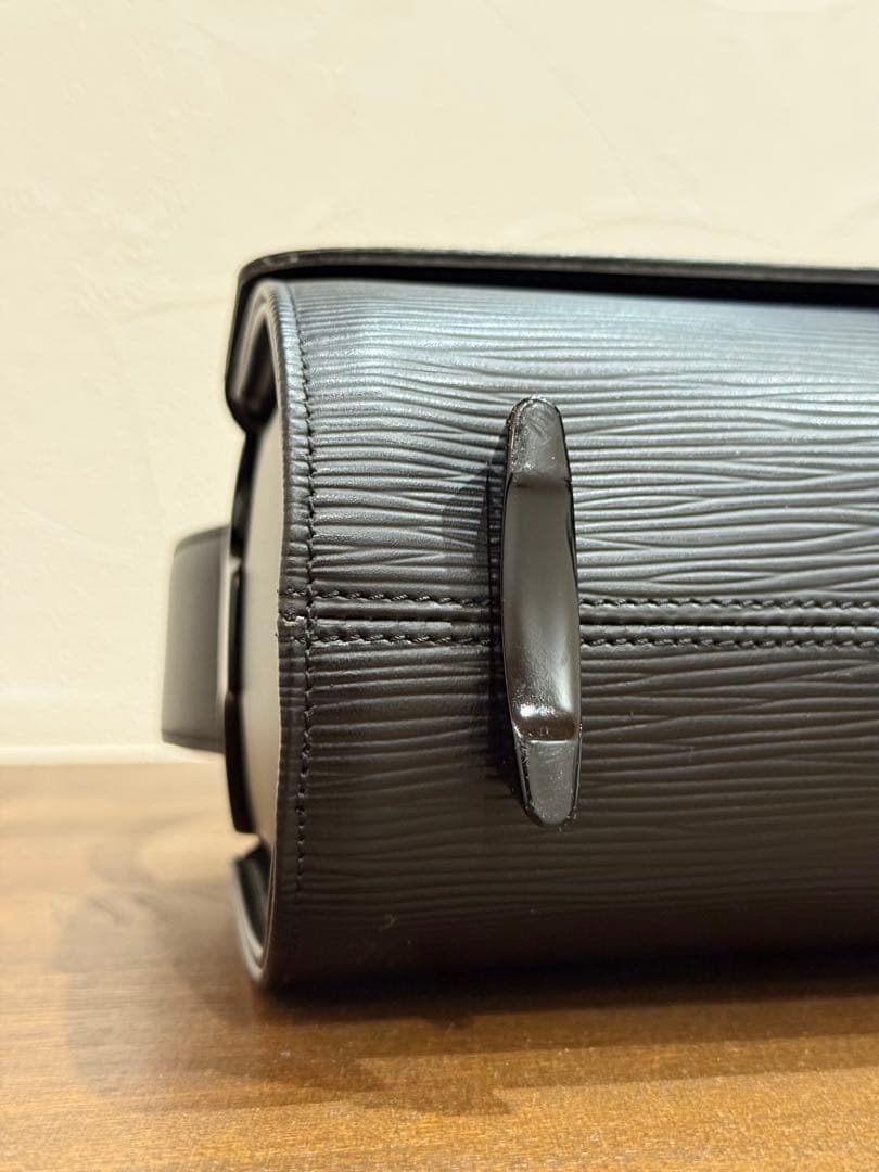 Louis Vuitton　ショルダーバック　エピ　ノクターンPM　BLACK
