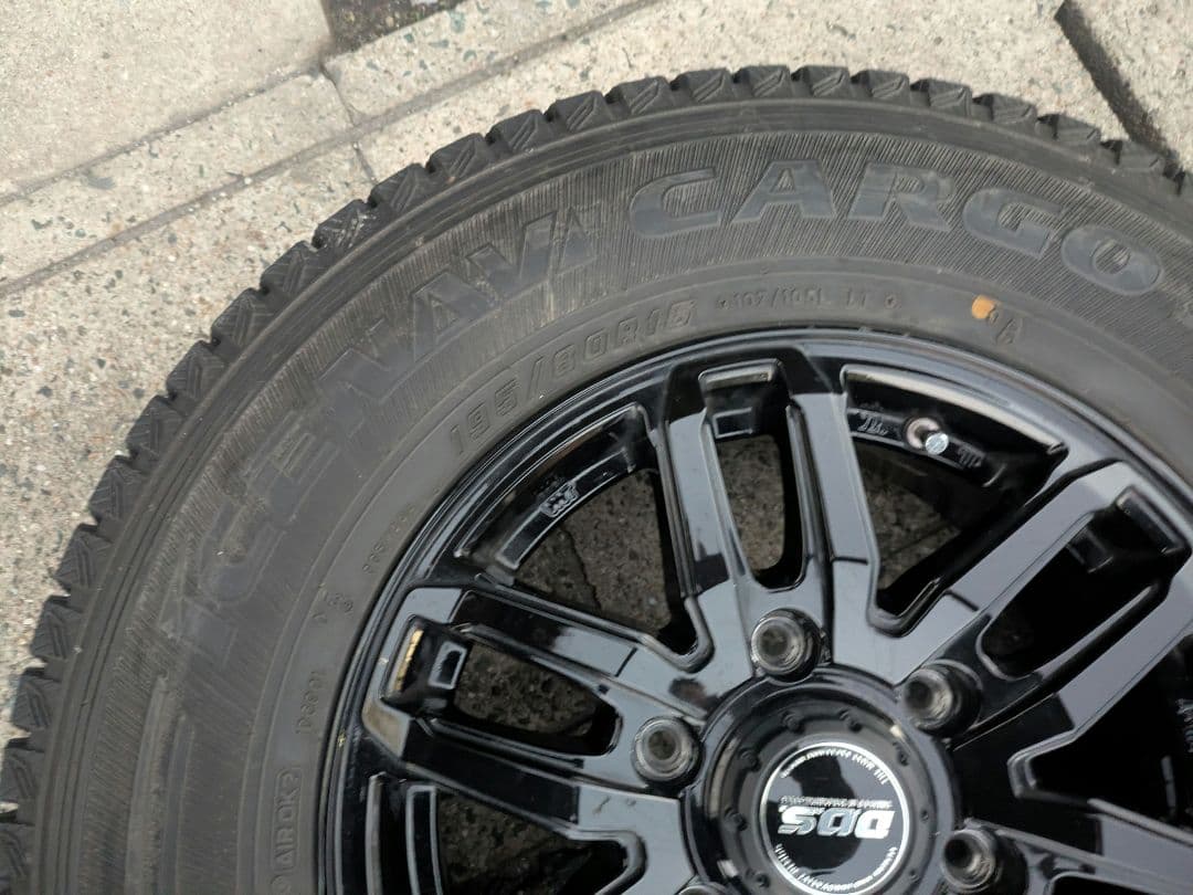 正月特価!!ハイエース使用 DOS 15インチホイールスタッドレスタイヤ①