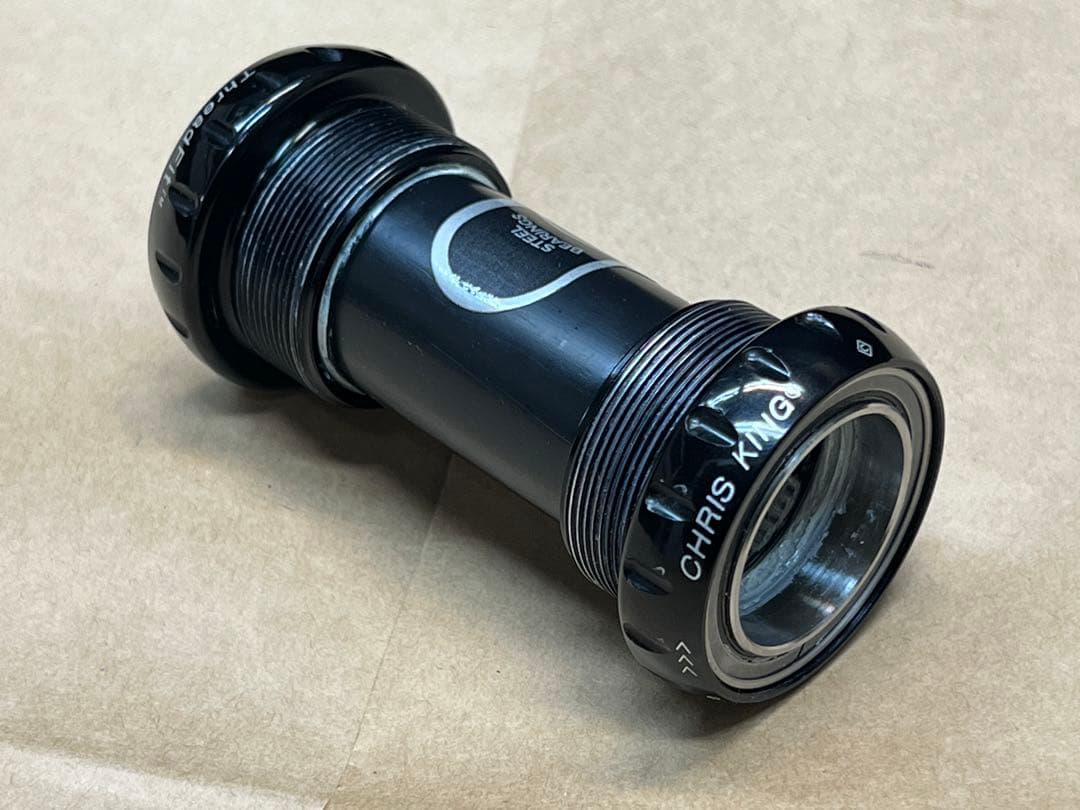 CHRIS KING ThreadFit™ 24 ボトムブラケット ブラック