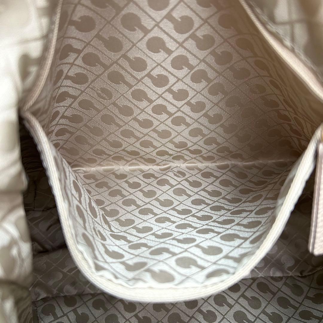 【未使用】　ゲラルディーニ　ソフティ　ショルダーバッグ　斜め掛け◎