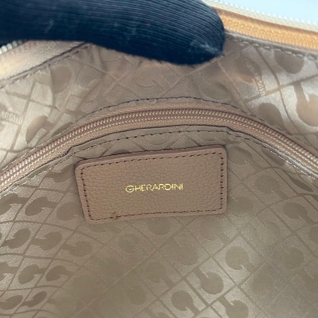 【未使用】　ゲラルディーニ　ソフティ　ショルダーバッグ　斜め掛け◎