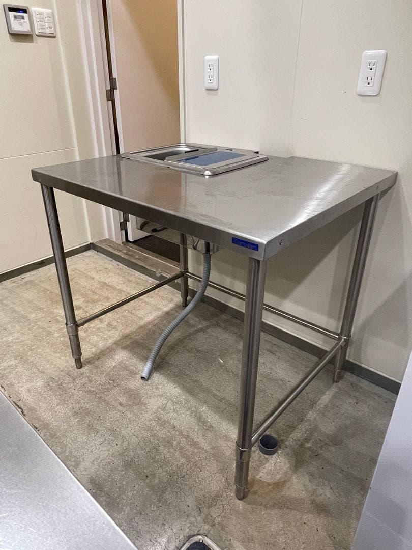 2月末までの特価‼️厨房作業台(シンク付き)