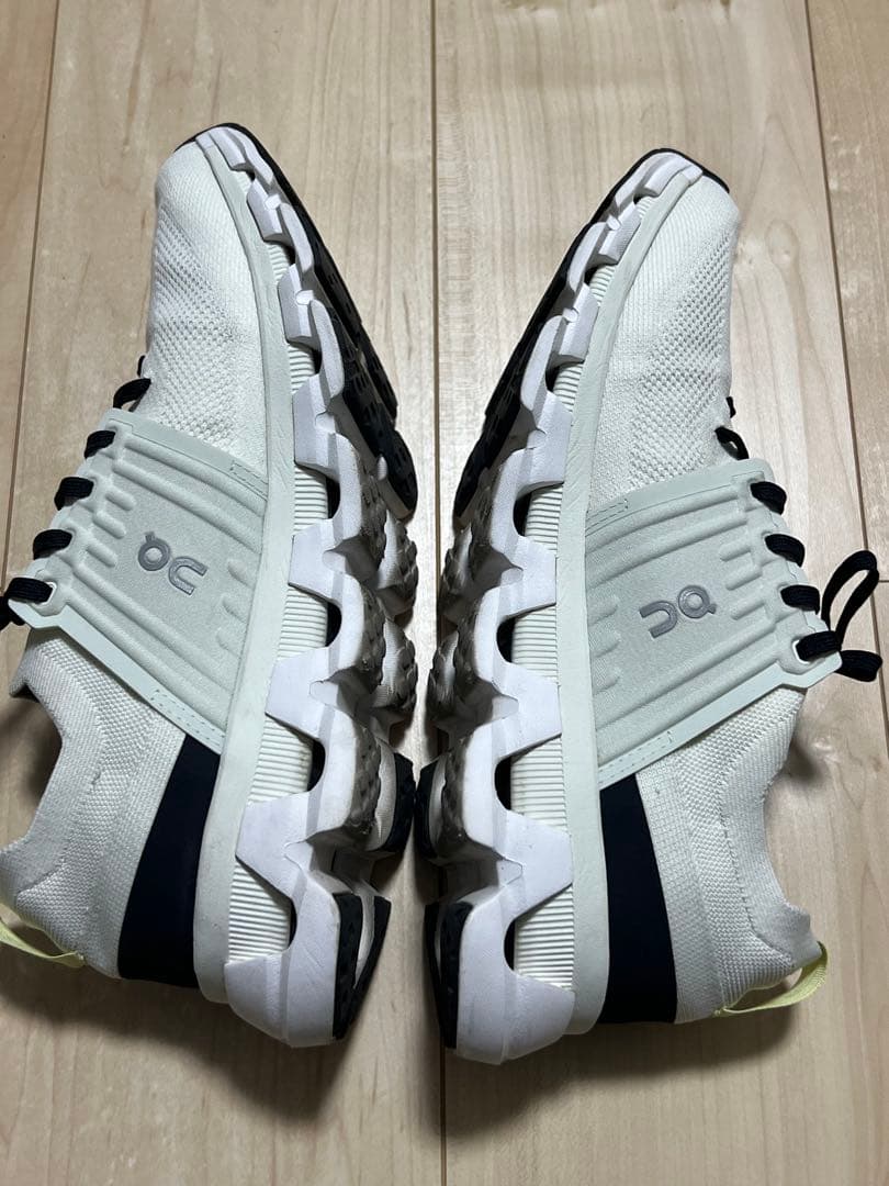 On Cloudswift 3 アイボリー/ブラック