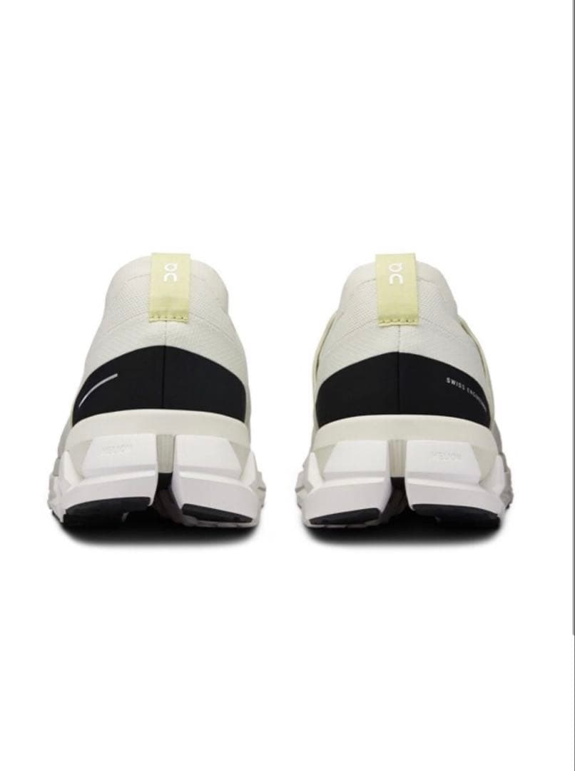 On Cloudswift 3 アイボリー/ブラック