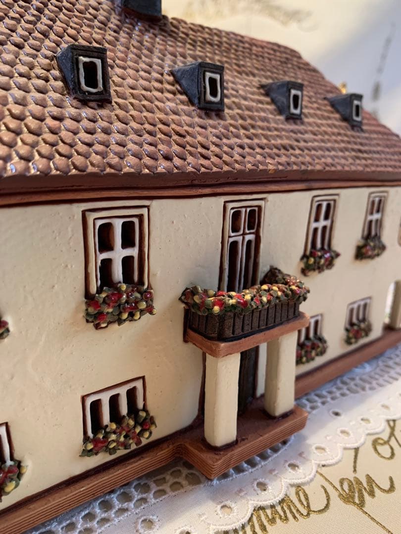 ドイツ製　置物　レアな大型の未使用の陶器のキャンドルハウス細かく作られて可愛い！