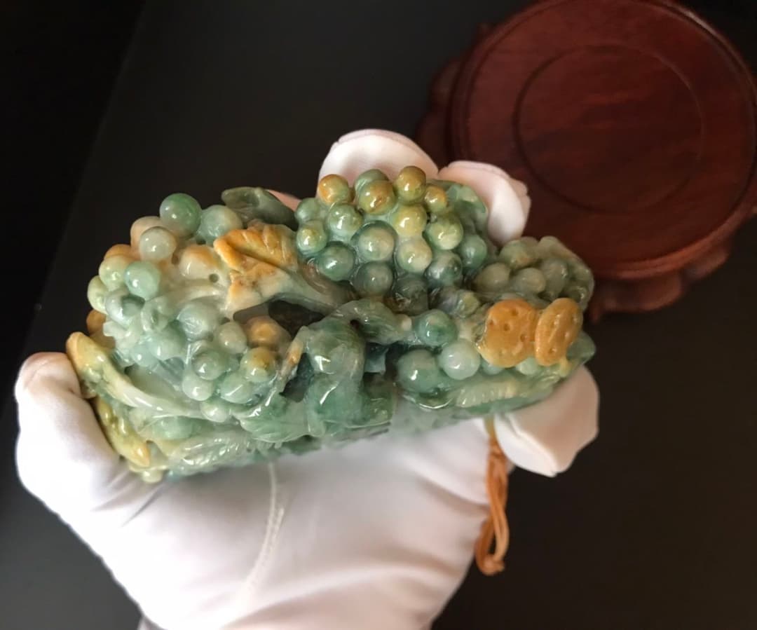 ★高級品一点物　【本翡翠ろうかん葡萄】天然石本翡翠(台付き)