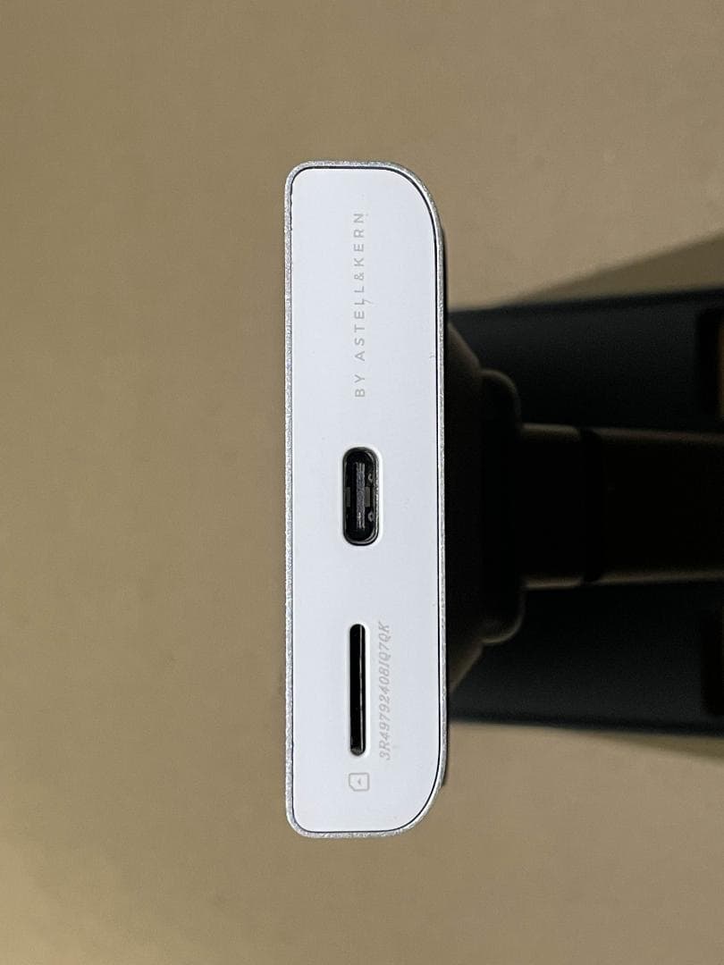 ポータブルプレーヤー ACTIVO P1 IRV-ACTIVO-P1 Whisper White