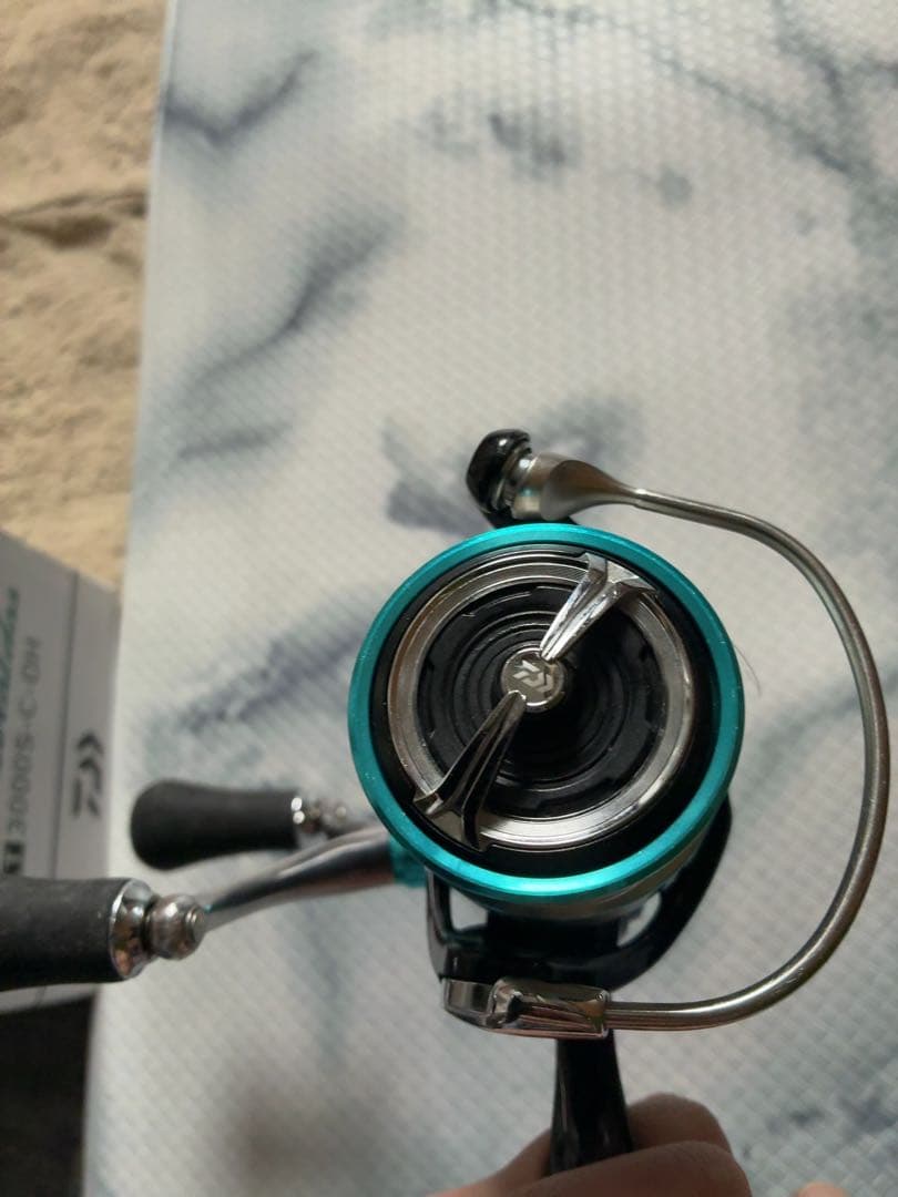 ダイワ　エメラルダス　LT3000S-H-DH スピニングリール