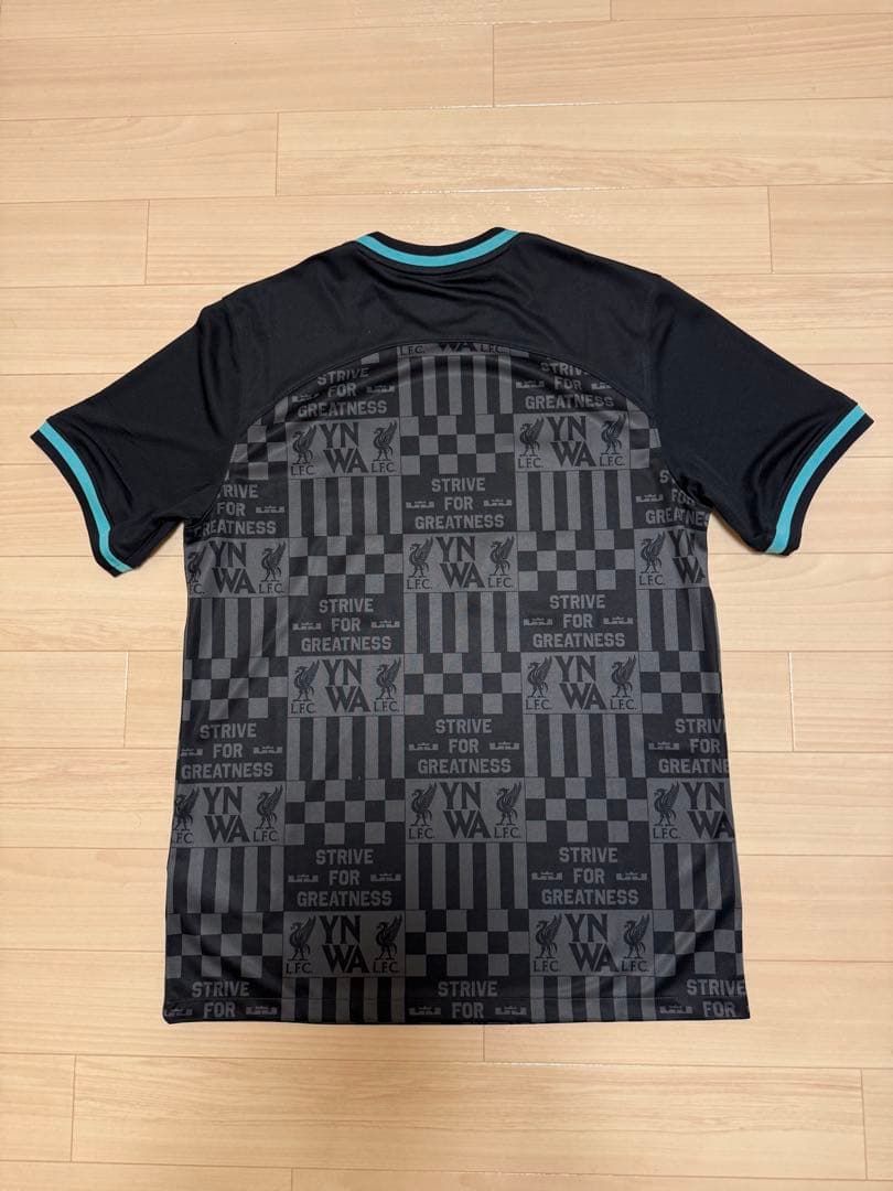 レブロン・ジェームズ × リヴァプールFC コラボユニフォーム