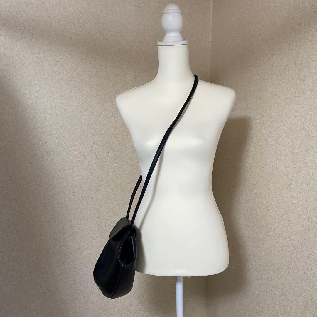 シビラ　本革　レザー　2way ショルダーバッグ　斜めがけ　ハンドバッグ　黒