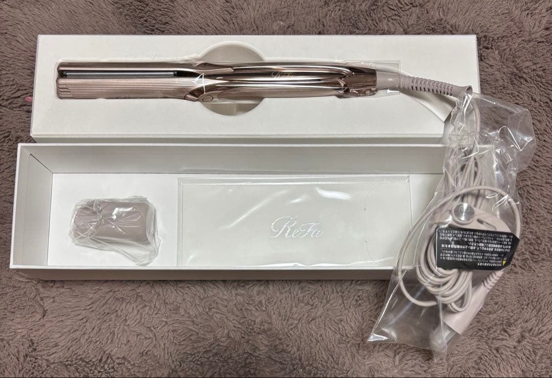 リファ　ストレートアイロンプロ＋ シャンパングレージュ土日値下げ中