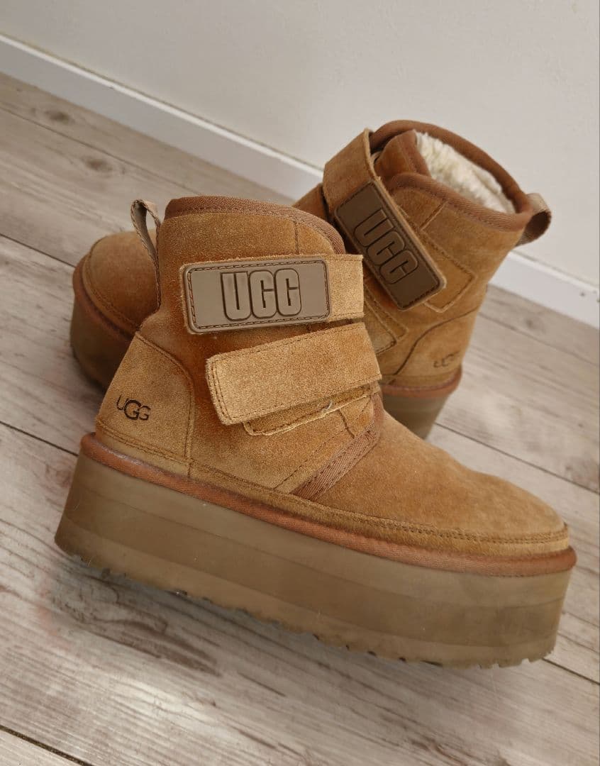 UGG ベージュ 厚底ムートンブーツ