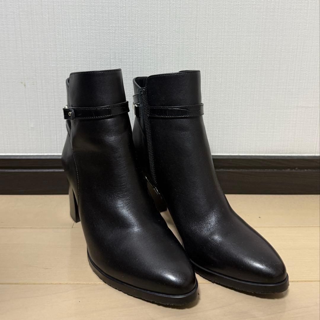 ダイアナ　ショートブーツ　シルバー金具付き