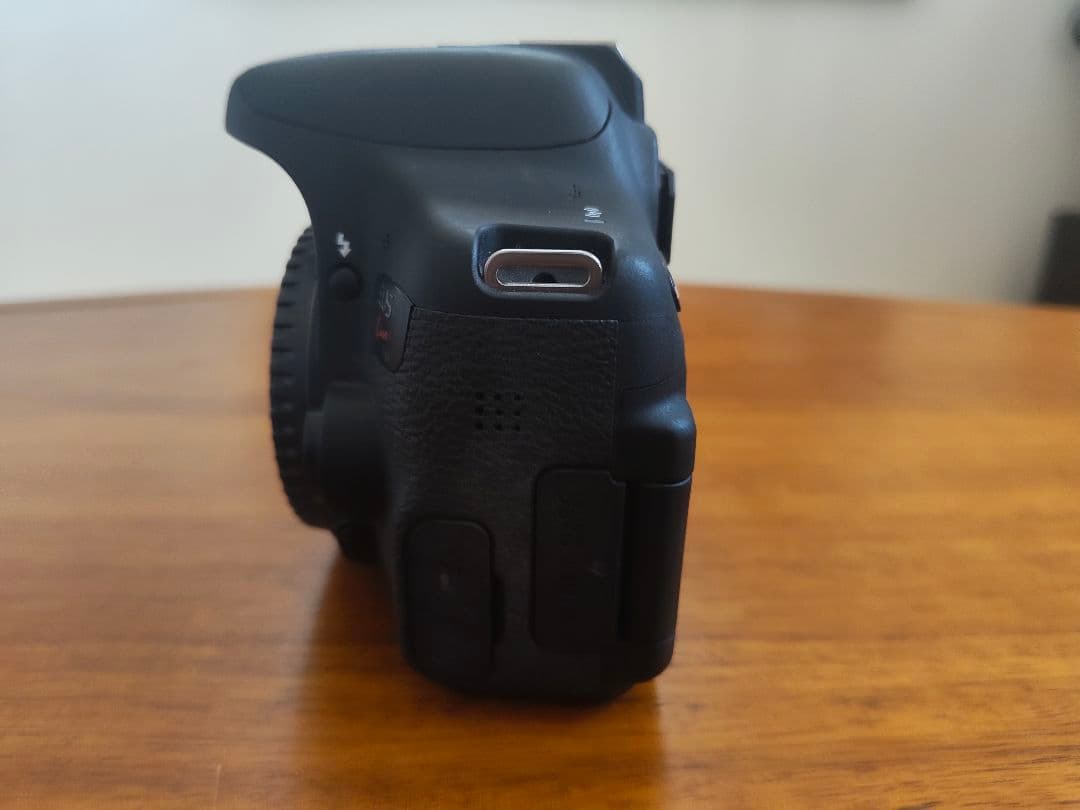 【ジャンク】Canon EOS Kiss X8i デジタル一眼レフ