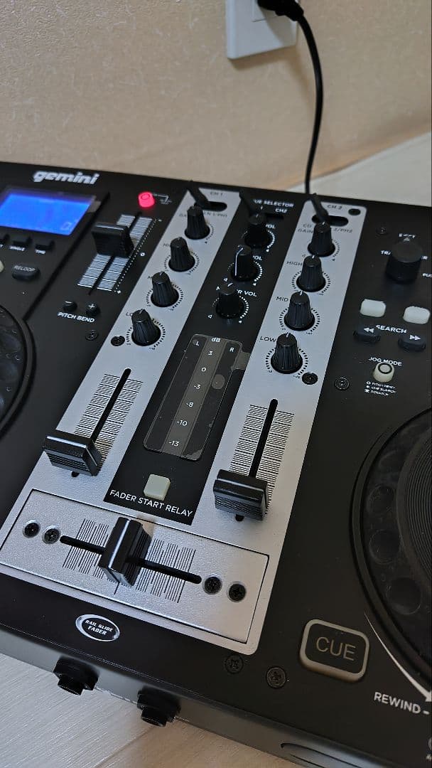 gemini DJ CD MIXING CONSOLE CDM−3650