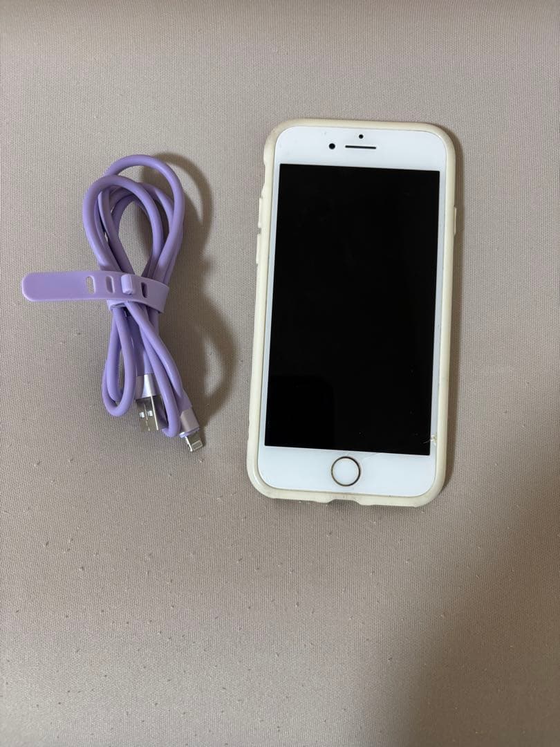 iPhone 8 64G ゴールド 背面ひび割れ SIMロック解除済み