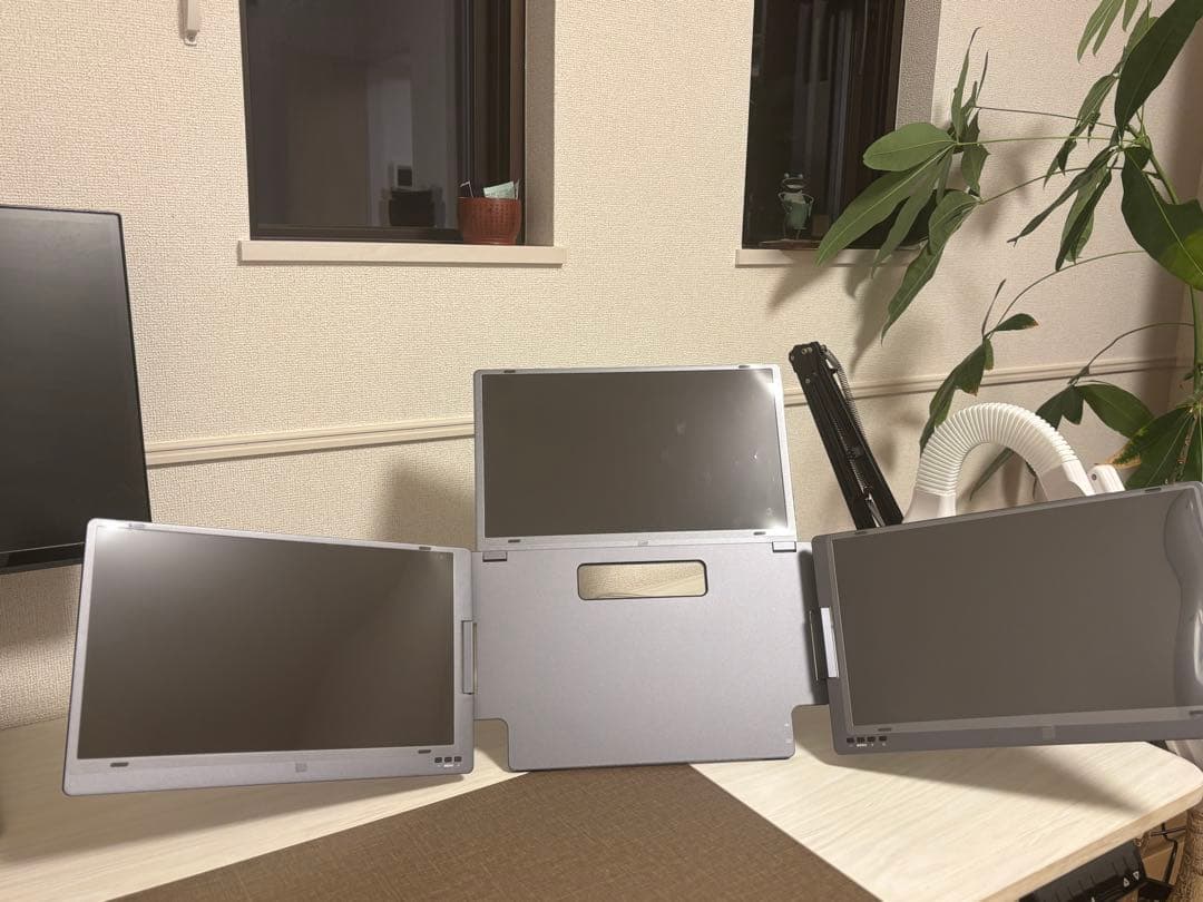 【未使用】ROADOM モバイルマルチディスプレイ 4画面 13〜17インチ対応