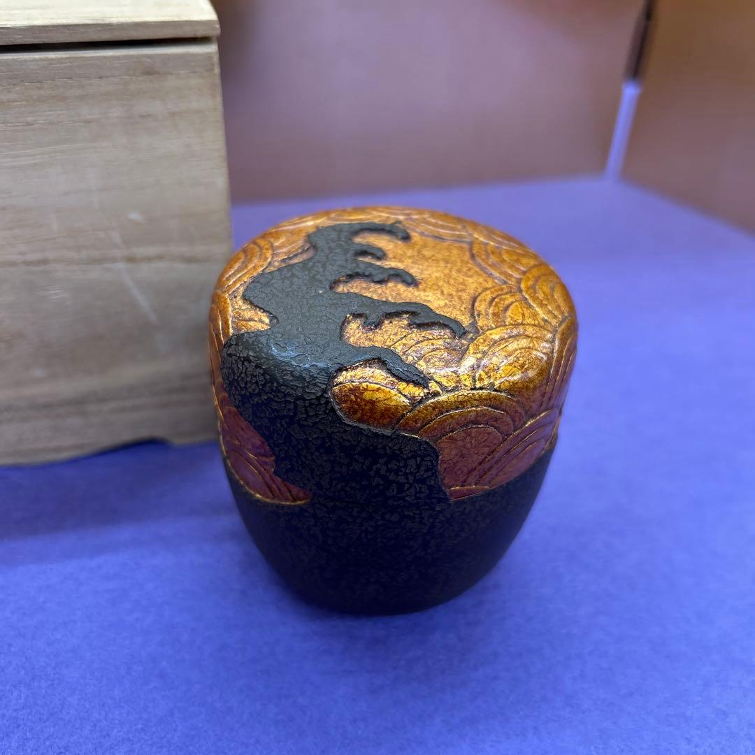 【50】鎌倉彫 金溜塗 青海波 棗 共箱附・波棗 茶道具 伝統工芸