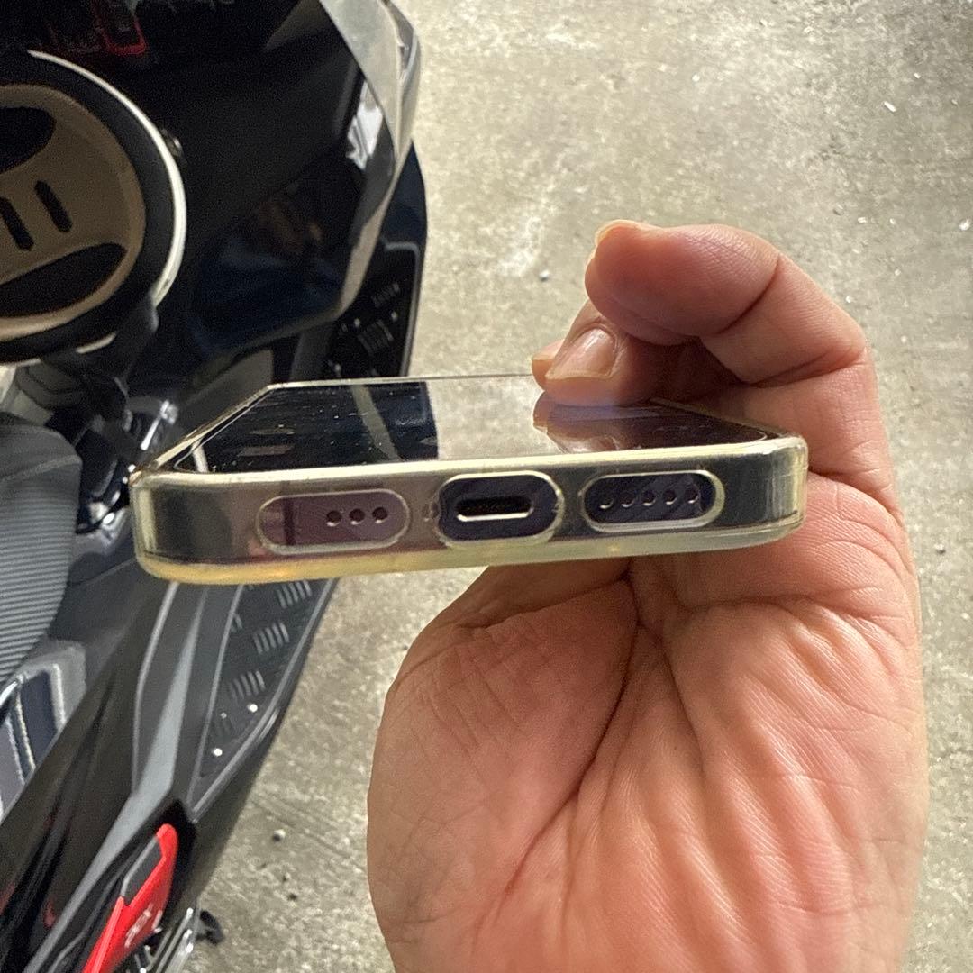 リモワiPhone14 Proポリカーボネート 虹色 ケース中古品