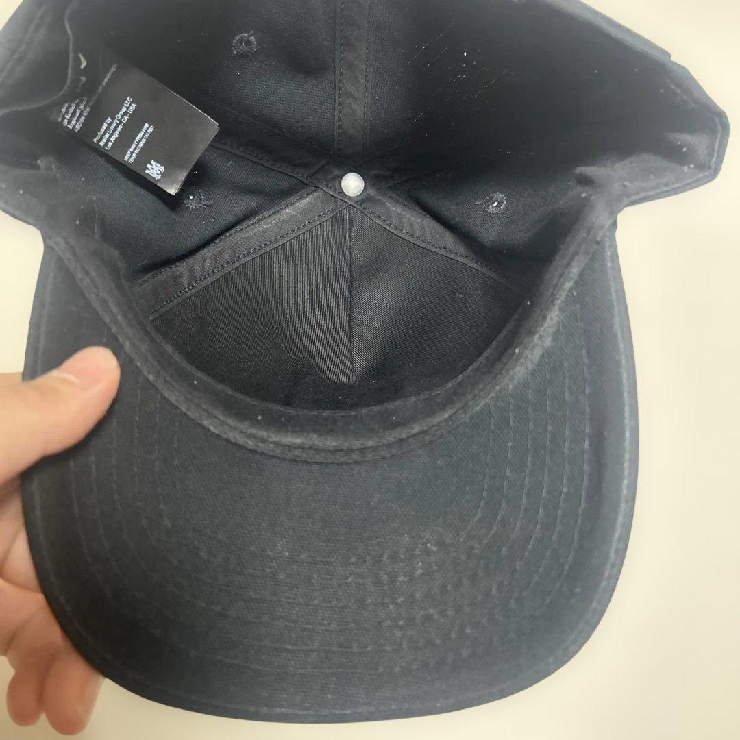 AMIRI 黒 キャップ Mの刺繍