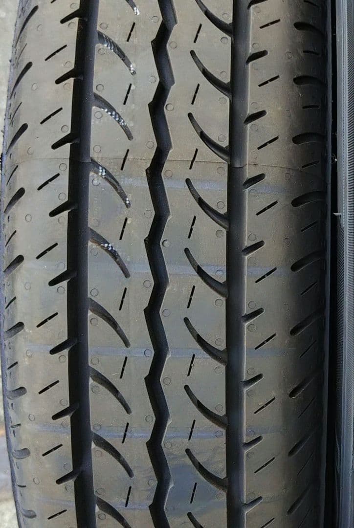 ダイハツ　アトレー　純正タイヤ