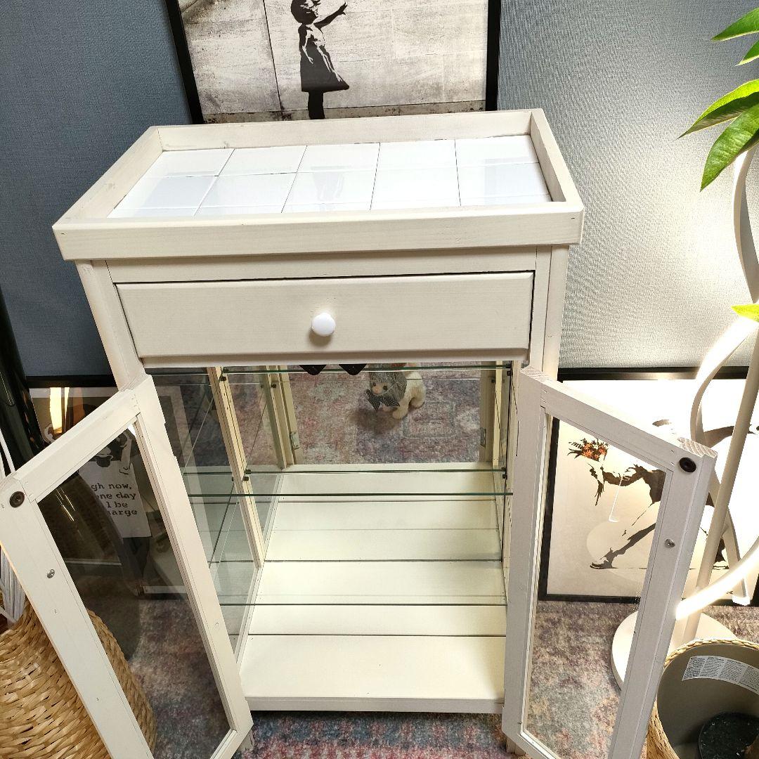 カントリーシャビー キュリオケース タイル天板 背面ミラー 引き出し付き