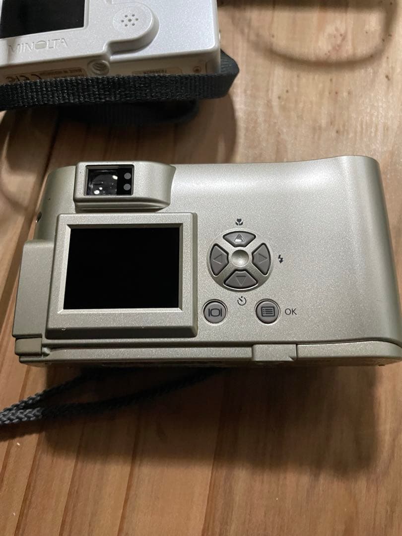 フィルムカメラ2台とデジタルカメラ台2台 canon Fuji