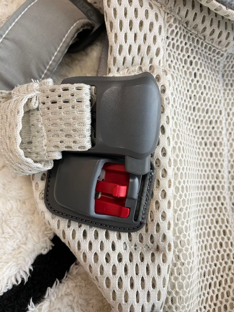 ベビービョルン　抱っこ紐　ハーモニー　クリーム