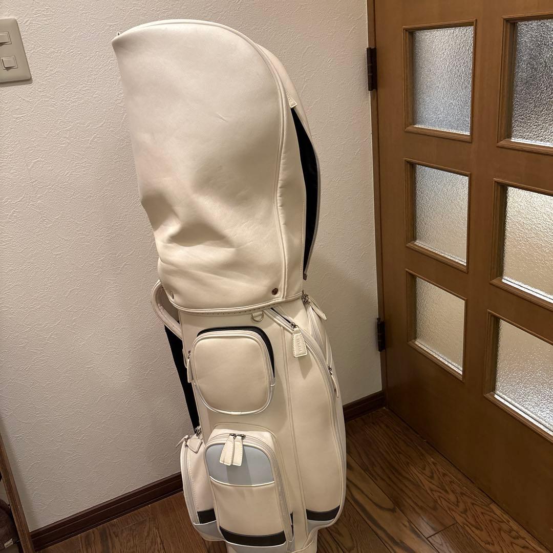 ホワイト キャディバッグ 複数ポケット付き　キャスター付き　8個のポケット付き