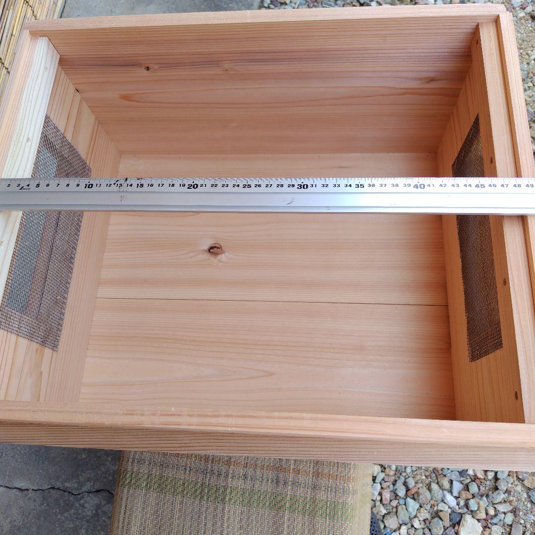 西洋蜜蜂の巣箱、杉板材使用 （10枚かけ）二段使用 縦54㎝✕横45✕高60です