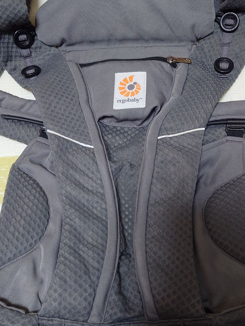 エルゴベビー オムニブリーズ エアメッシュ グラファイトグレー　よだれカバー付き