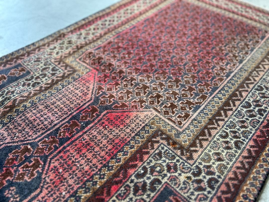 【Vintage rug】138 × 81｜アシンメトリー ヴィンテージラグ