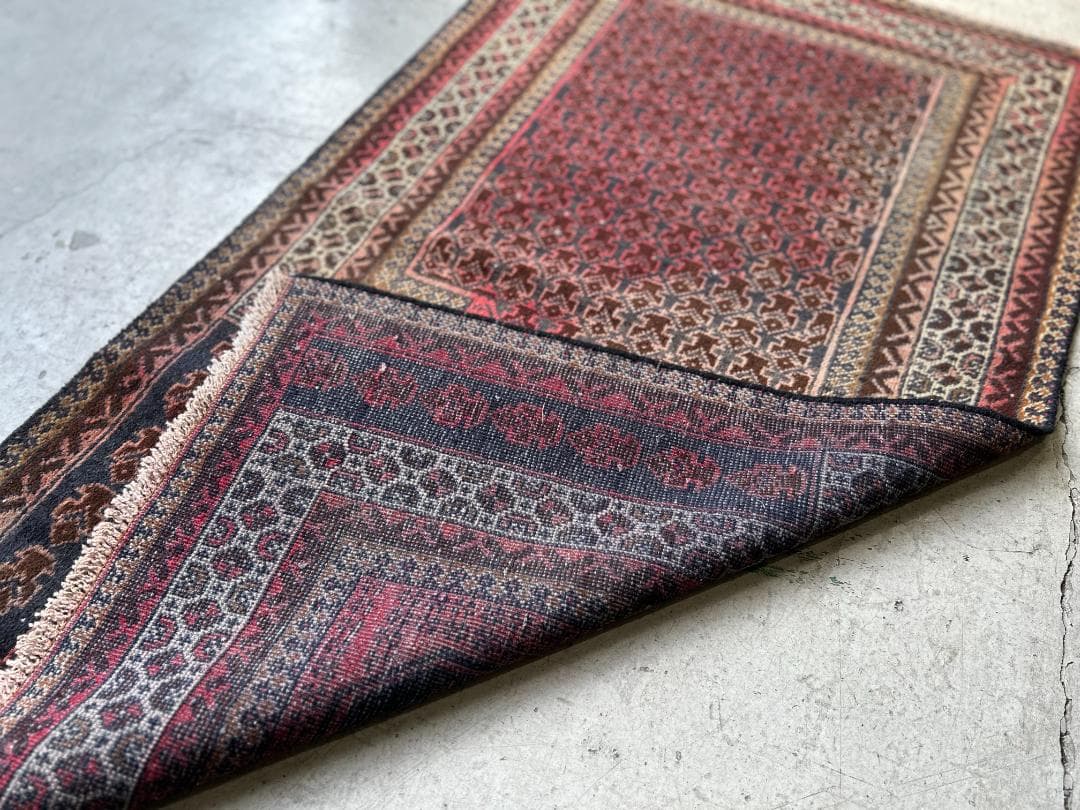 【Vintage rug】138 × 81｜アシンメトリー ヴィンテージラグ