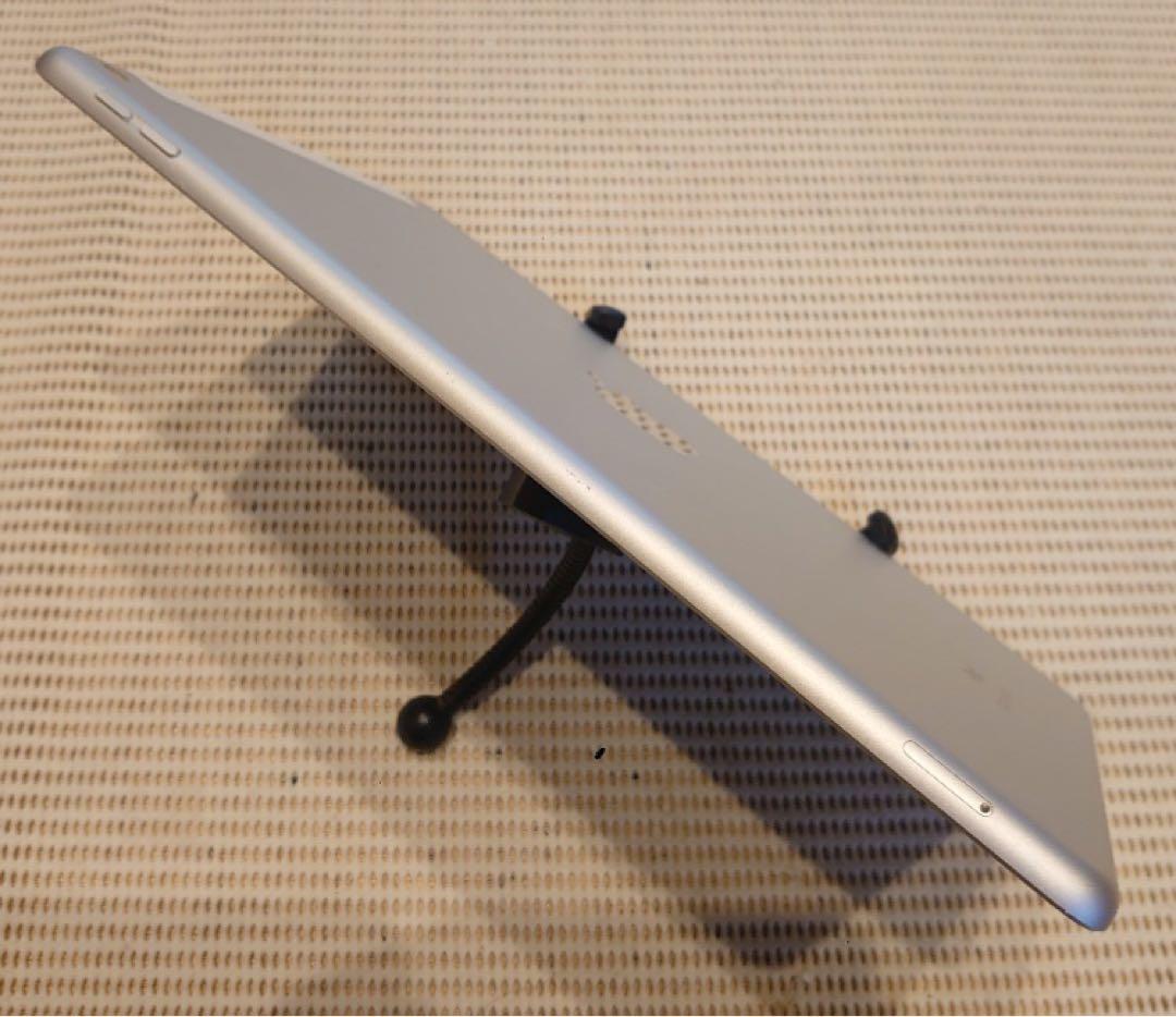 完動品SIMフリーiPad第7世代(A2198)本体32GB送料込8MDFV