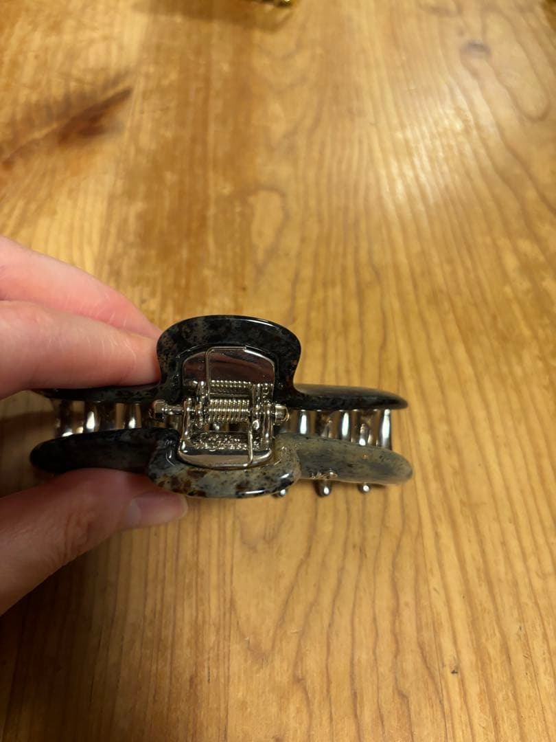 べっ甲￼グレーとシルバーのヘアクリップ