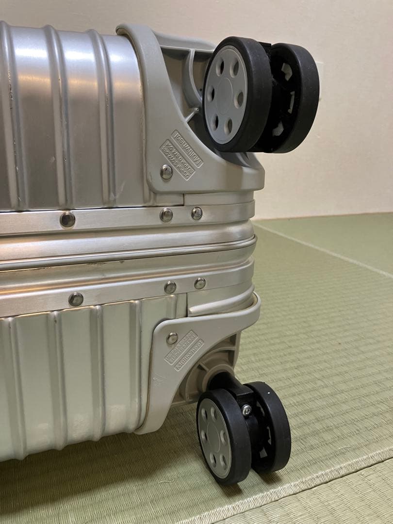 週末限定値下げ‼️廃盤　RIMOWA リモワ トパーズ 98L シルバー正規品