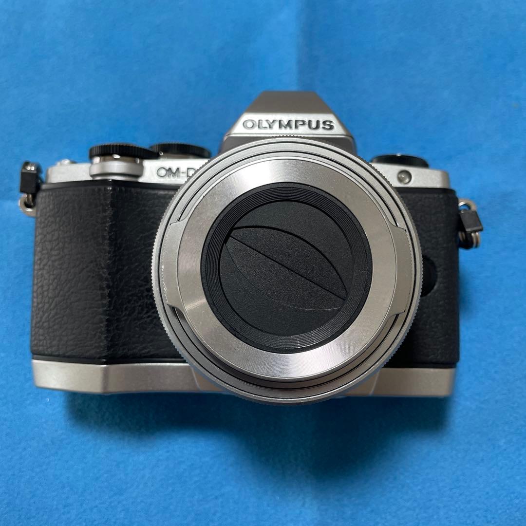 OLYMPUS オリンパスOM-D E-M10 ダブルズームキット シルバー