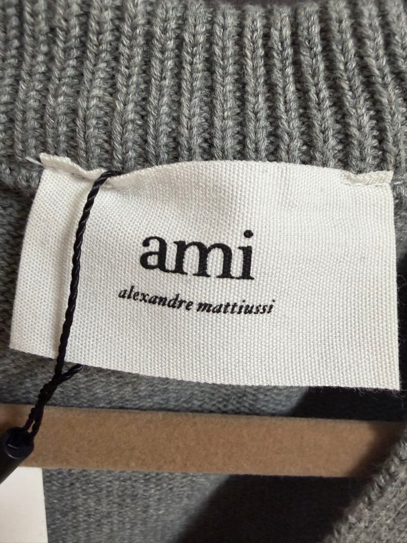 アミパリス　amiparis グレー Vネックカーディガン 赤いハート刺繍