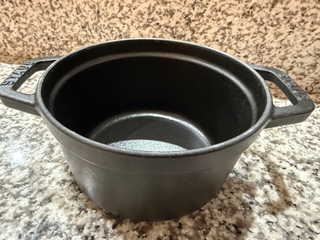 ストウブ鍋　14センチ　未使用