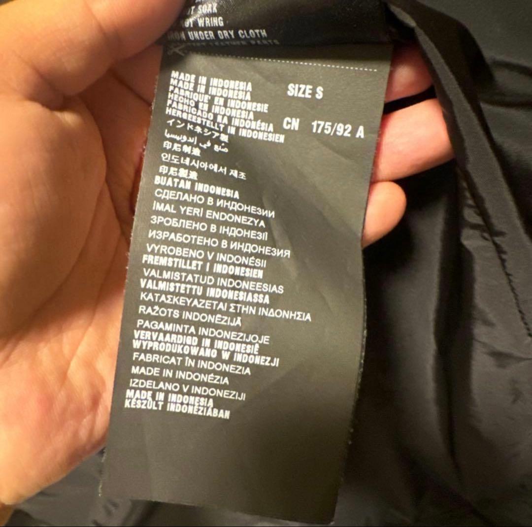 PRADA ブラック ナイロンジャケット フード付き 値段交渉受付ます！